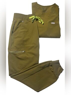 💚💛FIGS Set of both Catarina Scrub Small Top & Zamora S-P pants Martini Olive EUC